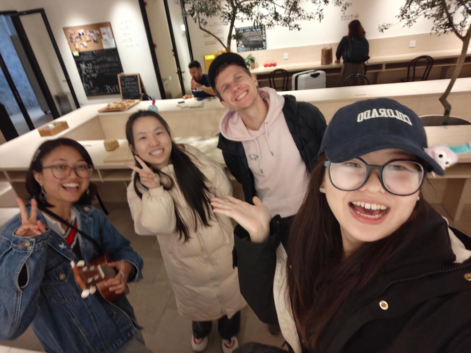 Hi Cozy International Youth Hostel East Nanjing Road & The Bund - Free Gym เซี่ยงไฮ้ ภายนอก รูปภาพ